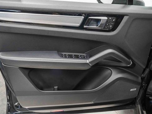 Used 2023 Porsche Cayenne Platinum Edition image 22