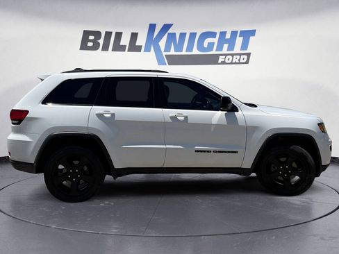 Used 2019 Jeep Grand Cherokee Laredo AWD/4WD image 6