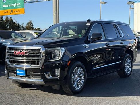 Used 2024 GMC Yukon SLT w/ SLT Luxury Package image 4