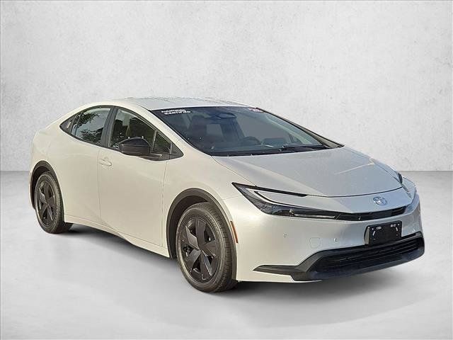 Used 2025 Toyota Prius LE FWD image 3