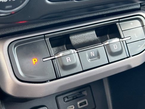 Certified 2023 GMC Acadia AT4 w/ Preferred Package image 20