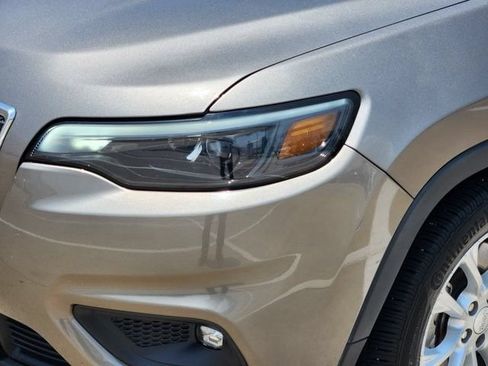 Used 2019 Jeep Cherokee Latitude w/ Popular Appearance Group FWD image 9