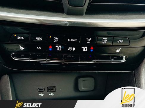 Used 2024 Buick Encore GX Avenir w/ Avenir Convenience Package FWD image 18