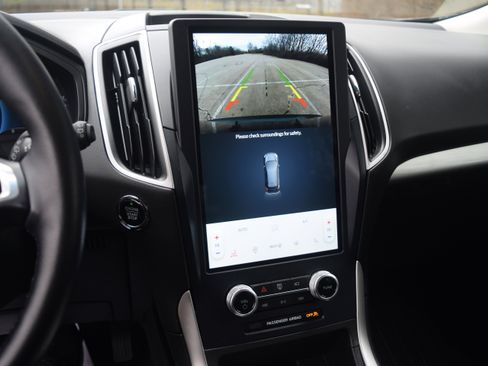 Used 2023 Ford Edge SEL image 10