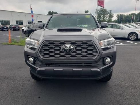 Used 2022 Toyota Tacoma TRD Sport AWD/4WD image 2