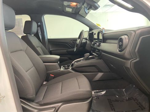 Used 2024 Chevrolet Colorado Trail Boss image 17