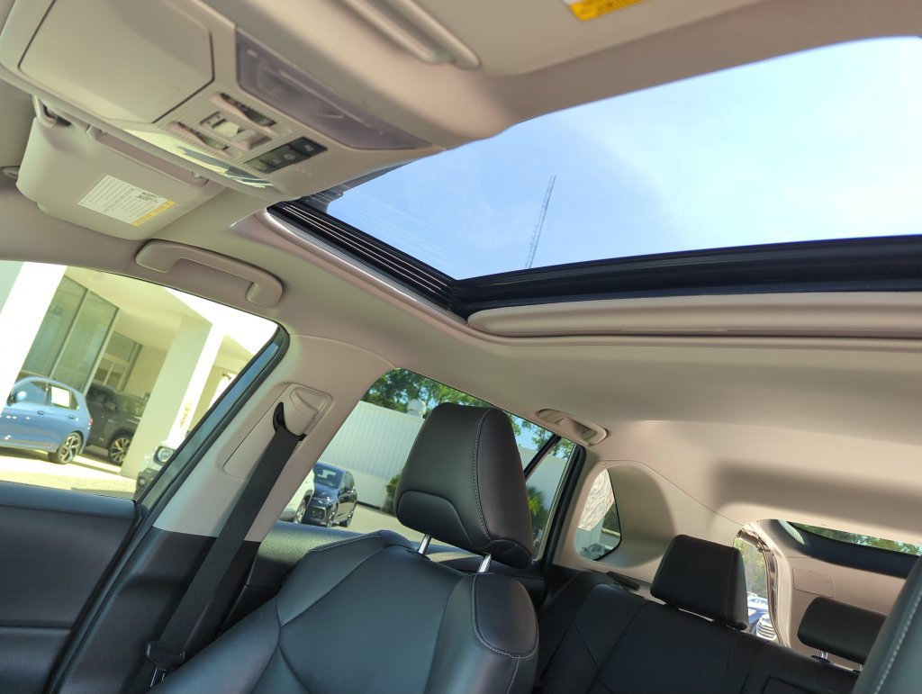 Used 2019 Toyota RAV4 XLE Premium w/ Cold Weather Package AWD/4WD image 28
