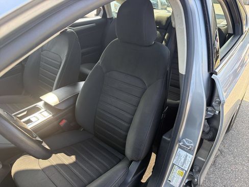 Used 2020 Ford Fusion SE FWD image 15