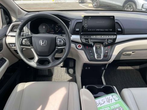 Certified 2025 Honda Odyssey EX-L image 13