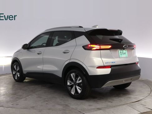 Used 2023 Chevrolet Bolt EUV LT w/ Convenience Package FWD image 17