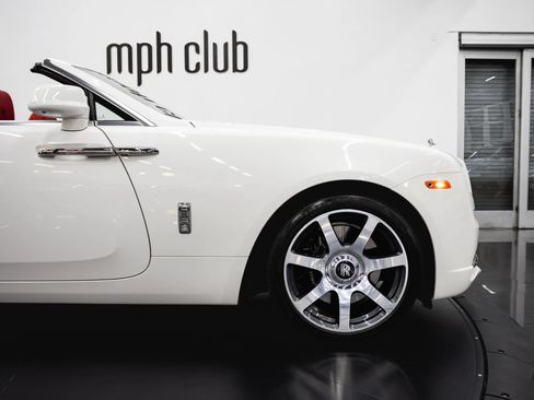 Used 2017 Rolls-Royce Dawn RWD image 20