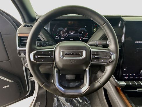 Used 2025 GMC Yukon XL Denali AWD/4WD image 13