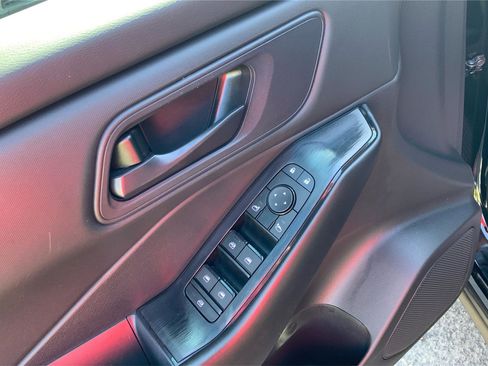 Used 2024 Nissan Rogue S image 20