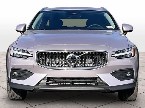 New 2026 Volvo V60 B5 Cross Country Plus w/ Climate Package image 5