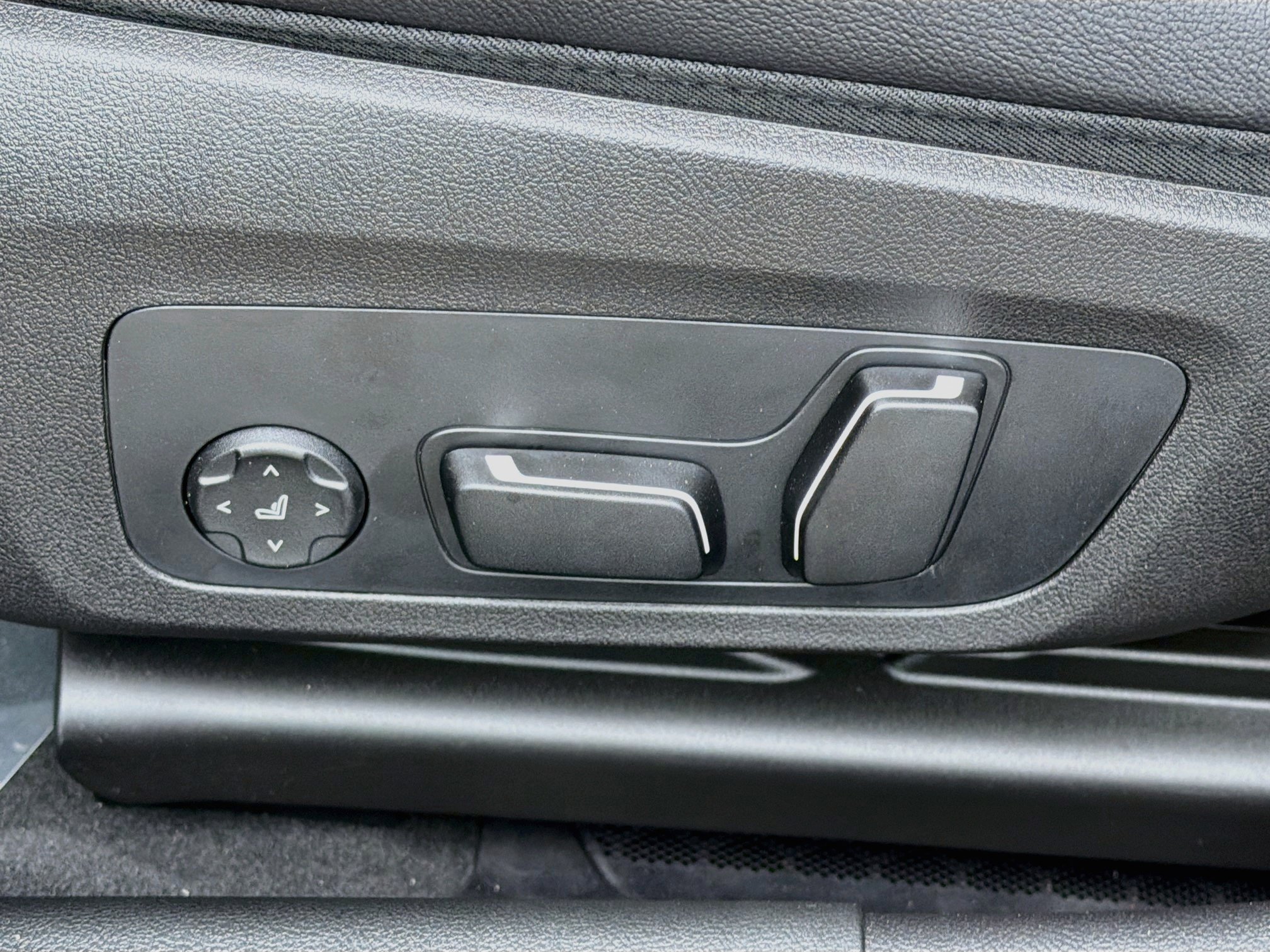 New 2026 BMW 330i Sedan w/ Convenience Package RWD image 25