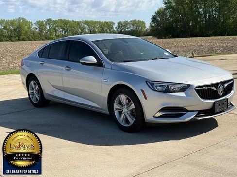 Used 2018 Buick Regal Preferred FWD image 3