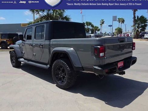 Used 2023 Jeep Gladiator Sport AWD/4WD image 6