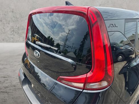 Used 2020 Kia Soul LX FWD image 23
