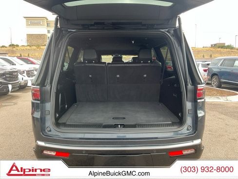 Used 2024 Jeep Wagoneer L Series III w/ Flexible Seating Group image 18