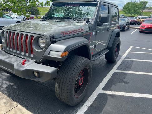Used 2020 Jeep Wrangler Sport AWD/4WD image 6