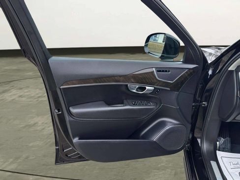 Used 2018 Volvo XC90 T6 Momentum w/ Convenience Package image 10