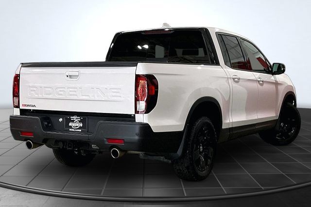 Used 2025 Honda Ridgeline Black Edition image 2