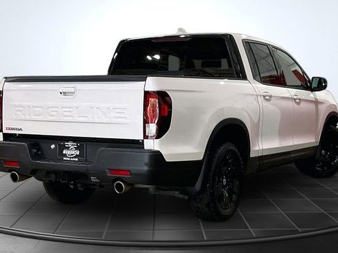 Used 2025 Honda Ridgeline Black Edition image 2
