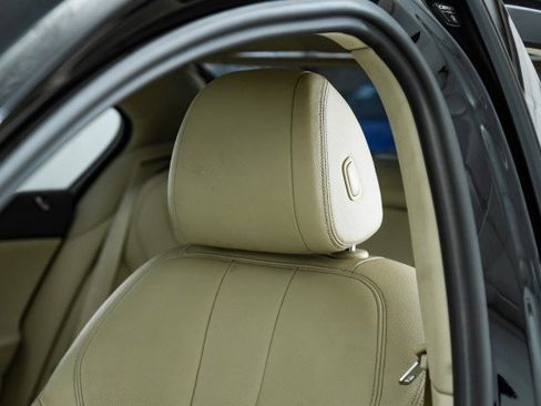 Used 2017 BMW 740i xDrive image 26