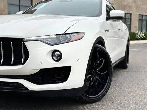 Used 2018 Maserati Levante AWD/4WD image 11