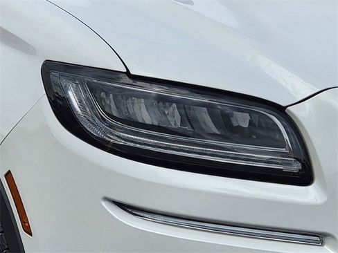 Certified 2022 Lincoln Nautilus Reserve image 16