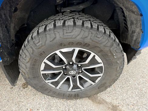 Used 2021 Toyota Tacoma TRD Sport w/ Technology Package image 37