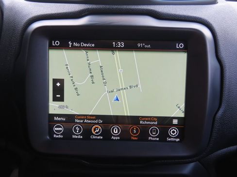 Used 2018 Jeep Renegade Latitude w/ UConnect 8.4 Nav Group FWD image 47