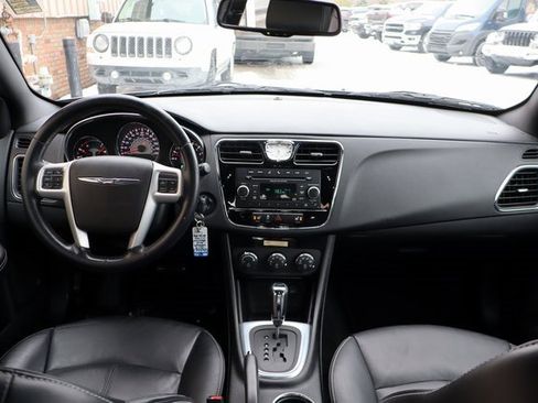 Used 2013 Chrysler 200 Limited image 32