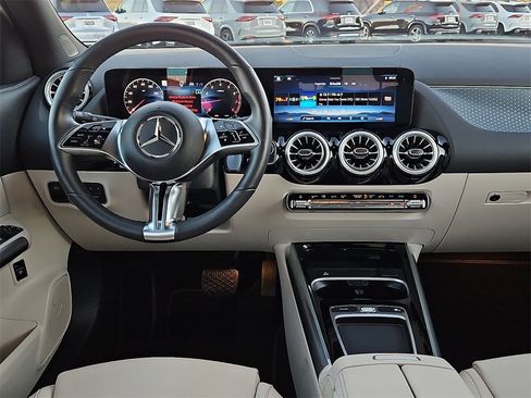 Certified 2025 Mercedes-Benz GLA 250 4MATIC image 18