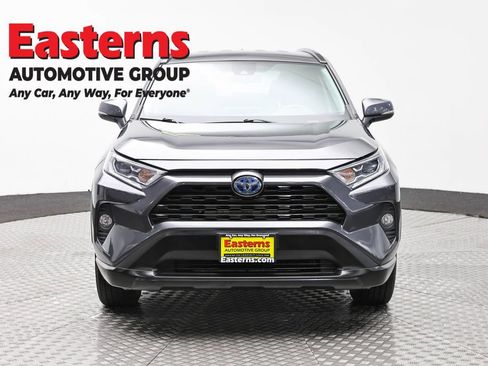 Used 2021 Toyota RAV4 XLE AWD/4WD image 2