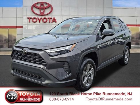 Used 2024 Toyota RAV4 XLE FWD image 3
