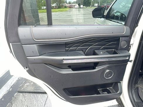 Used 2018 Ford Expedition Platinum AWD/4WD image 17