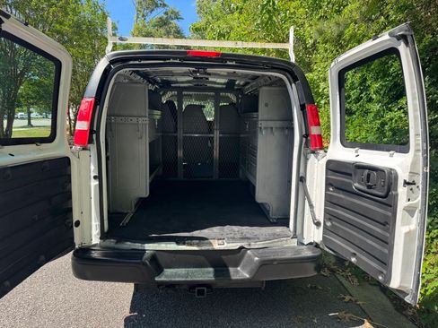 Used 2017 Chevrolet Express 2500 RWD image 11