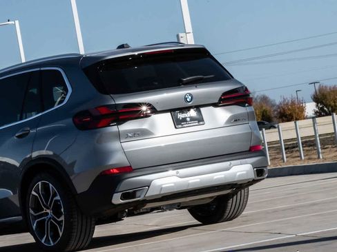 New 2026 BMW X5 xDrive50e image 5