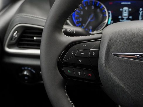 New 2026 Chrysler Pacifica Select image 25