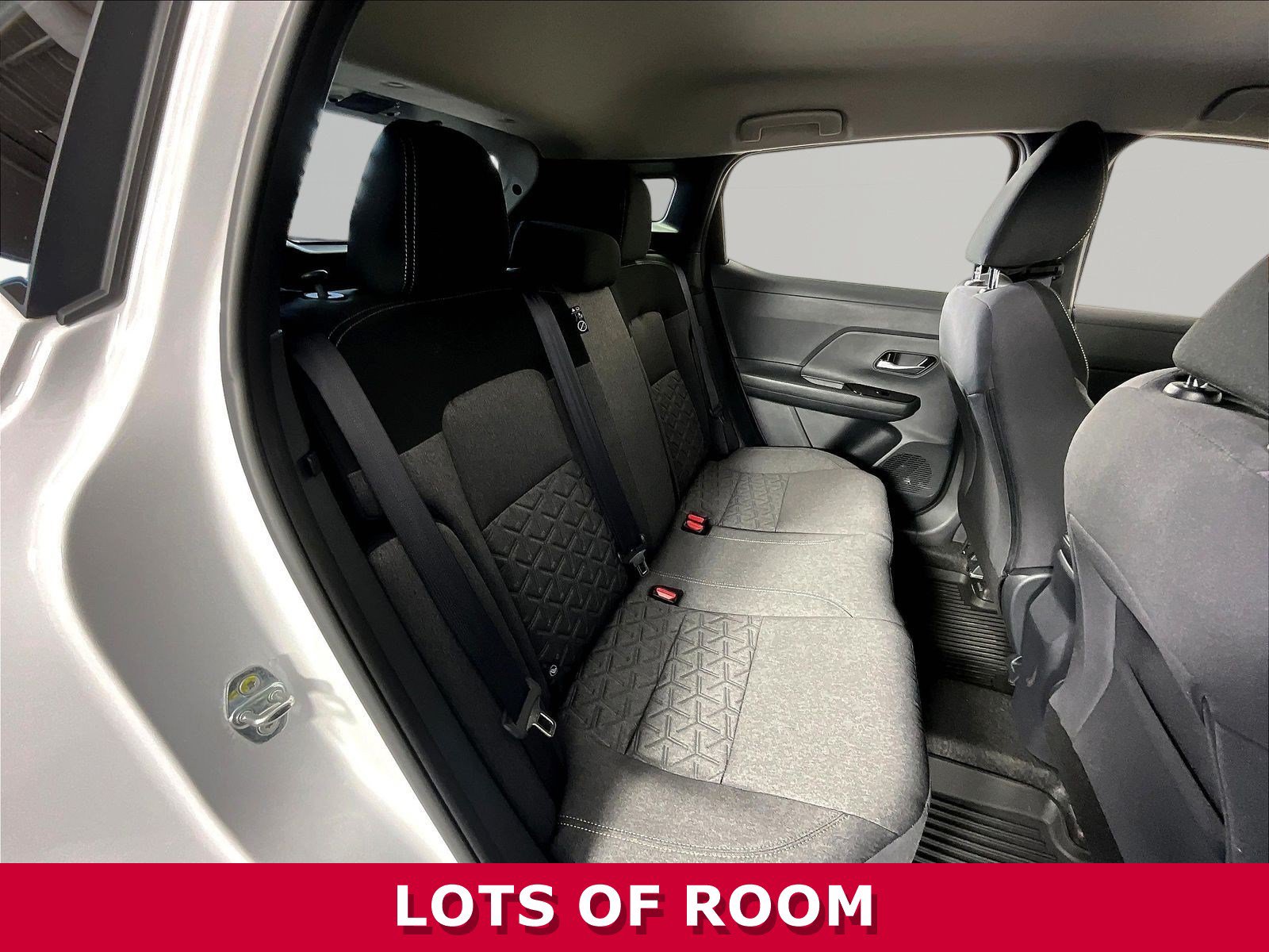 Used 2025 Nissan Kicks SV AWD/4WD image 23