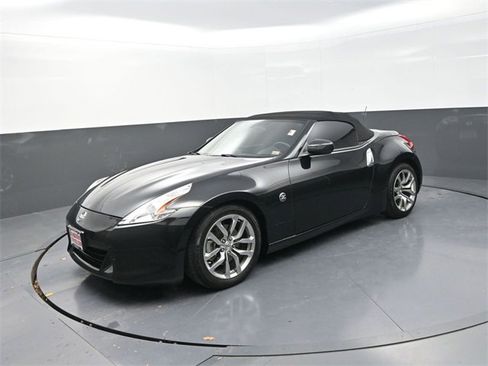 Used 2010 Nissan 370Z Touring image 3