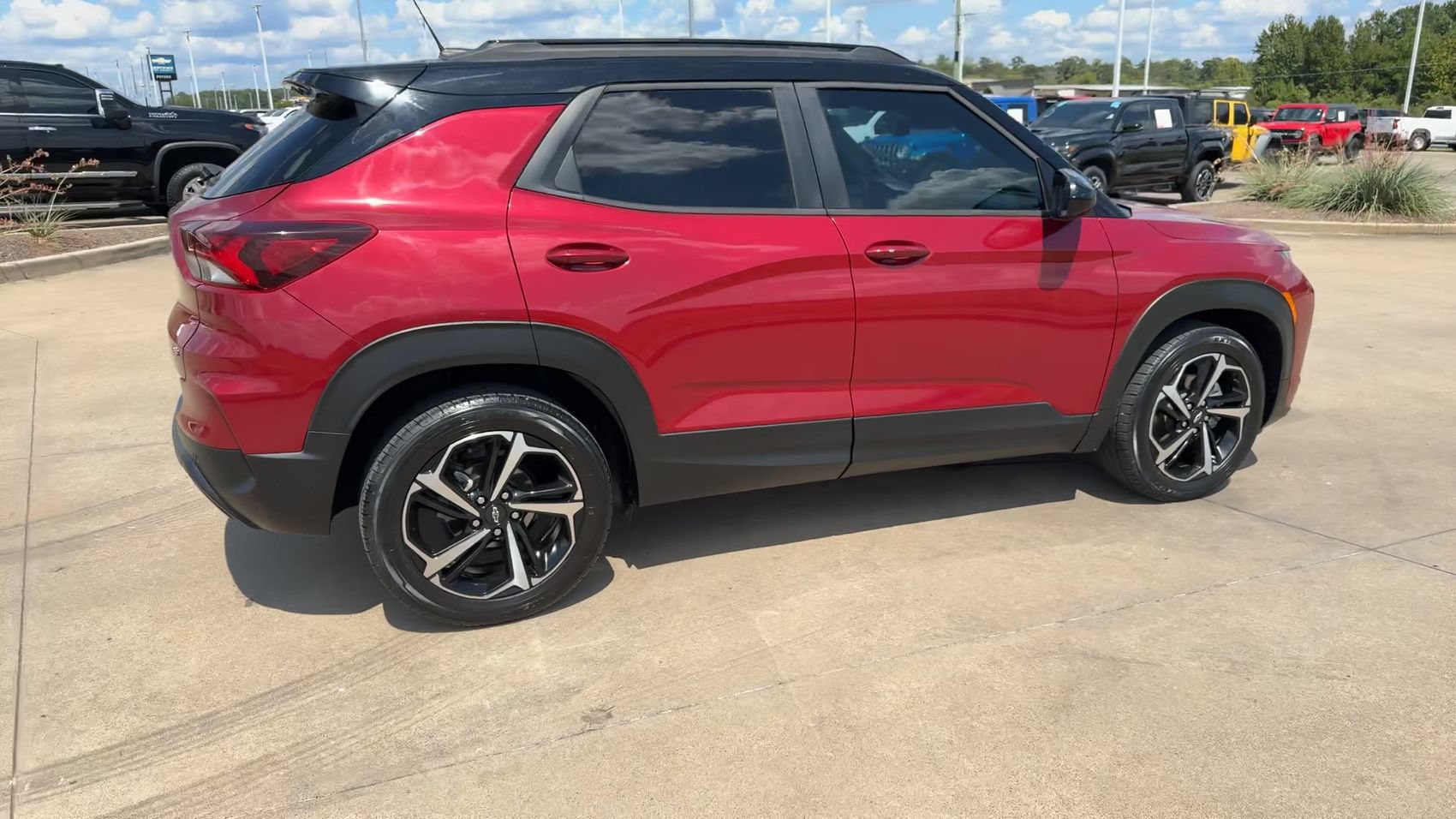 Used 2021 Chevrolet TrailBlazer RS w/ Technology Package FWD image 9