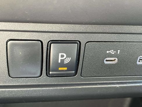 Used 2025 Nissan Frontier SV RWD image 21