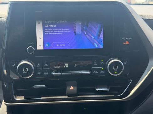 Used 2023 Toyota Highlander XLE FWD image 14