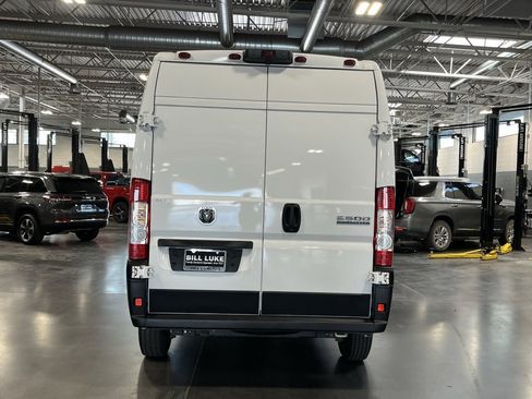 Used 2025 RAM ProMaster 2500 w/ Convenience Group image 5