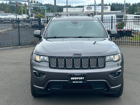 Used 2018 Jeep Grand Cherokee Altitude AWD/4WD image 2