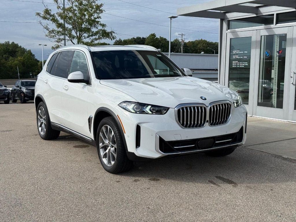Used 2024 BMW X5 xDrive40i w/ Premium Package AWD/4WD image 1