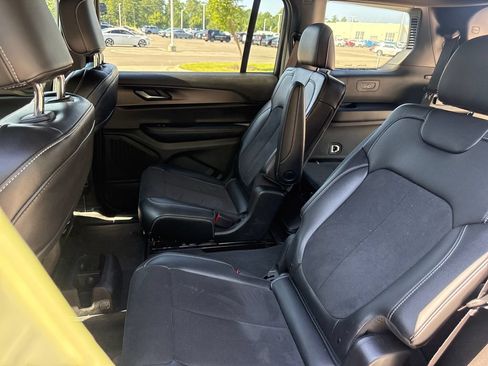 Used 2025 Jeep Grand Cherokee L Altitude AWD/4WD image 32