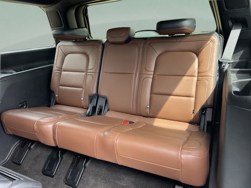 Certified 2024 Lincoln Navigator Reserve AWD/4WD image 25